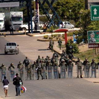 Ayuda humanitaria regresa a centro de acopio en Colombia