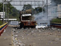 La frontera de Venezuela y Colombia vivió momentos de tensión el sábado, en el marco de un operativo internacional para entregar medicinas y alimentos a los venezolanos. AP / F. Vergara