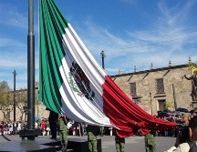 Autoridades estatales y militares llevaron a cabo esta mañana un acto conmemorativo por el Día de la Bandera en la Plaza de la Liberación. EL INFORMADOR / J. Armendáriz