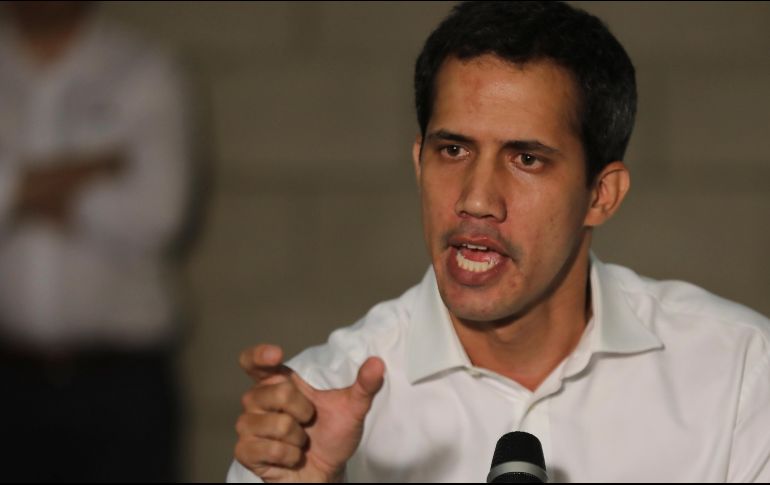 Guaidó pidió a la comunidad internacional dejar “abiertas todas las opciones para lograr la liberación”, declaraciones similares a las hechas por Mike Pompeo en alusión a una intervención militar de EU. REUTERS/L. González