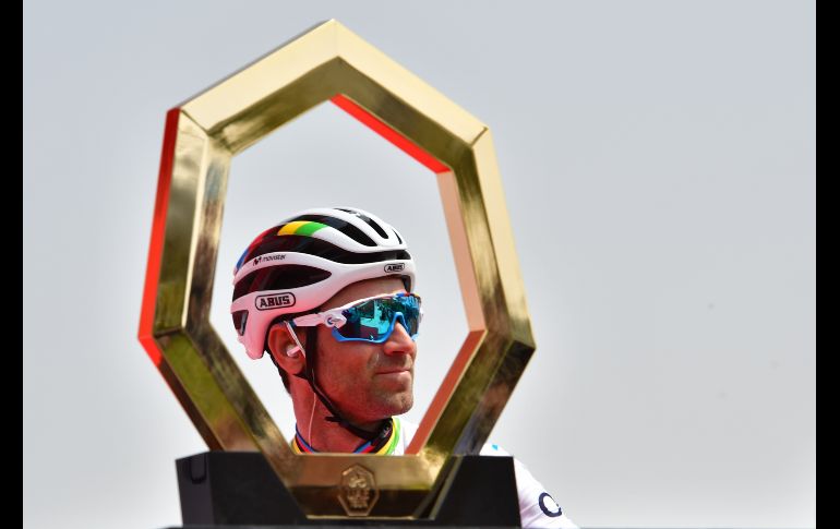 El español Alejandro Valverde, del equipo Movistar, se ve previo al comienzo de la segunda etapa el tour ciclista en Abu Dabi, Emiratos Árabes Unidos. AFP/G. Cacace