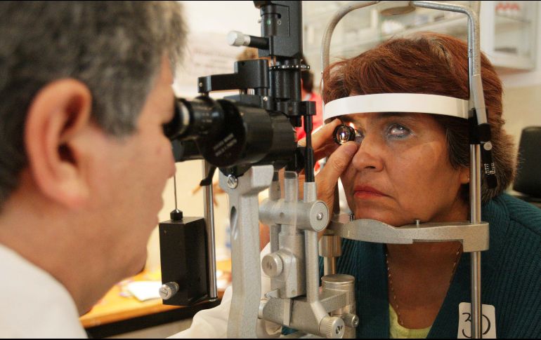 Se estima que una de cada dos personas tendrá miopía en el 2050; entre los síntomas más comunes se encuentra la irritación de ojos, fatiga visual y  dolores de cabeza. EL INFORMADOR / ARCHIVO