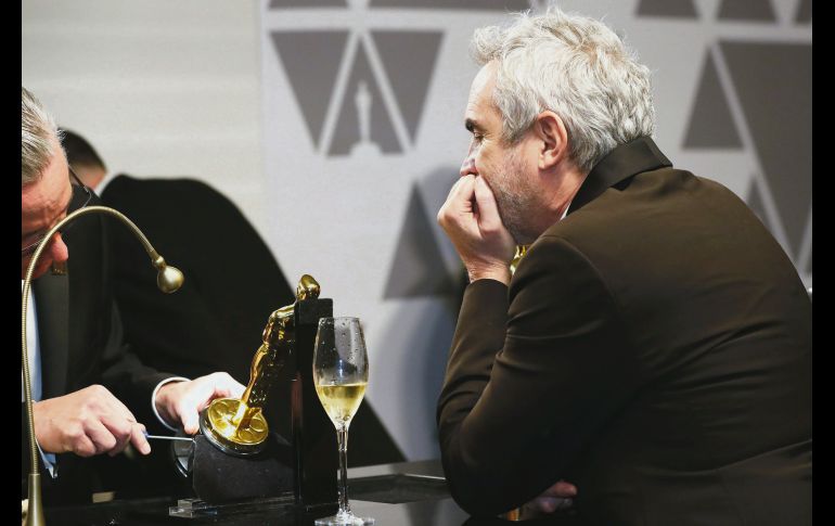 Tras la euforia, Alfonso Cuarón espera paciente a que un grabador coloque su nombre en el Oscar a Mejor director. REUTERS