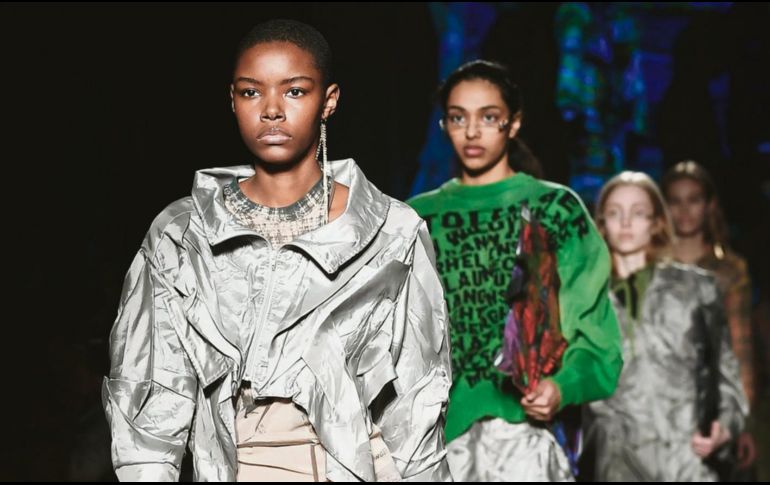 La marca suizo-alemana presentó diseños inspirados en la ciencia ficción. AFP