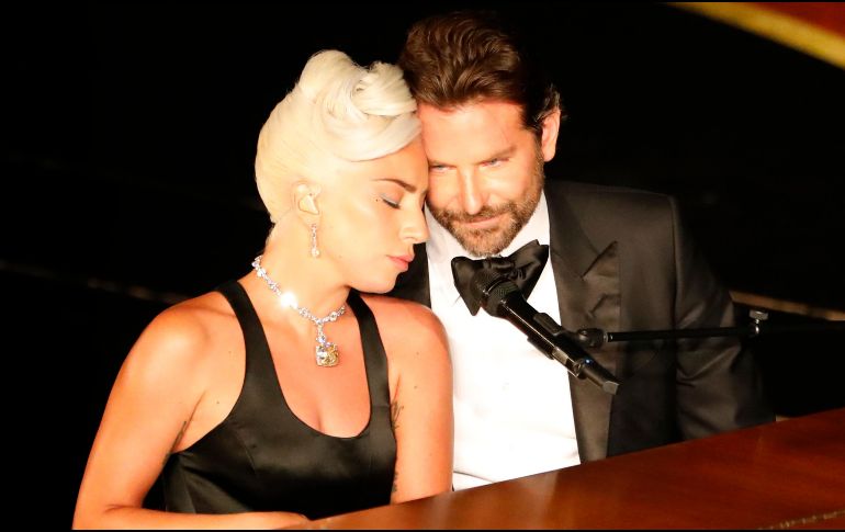 Lady Gaga y Bradley Cooper interpretan 