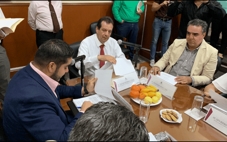 El diputado Óscar Arturo Herrera Estrada, presidente de la comisión, detalló que lanzarán una licitación para esta adquisición. TWITTER / @LegislativoJal