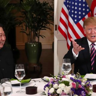 Trump sostiene un "muy buen diálogo" con Kim en primer día de cumbre