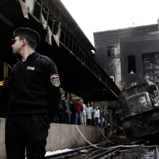 Renuncia ministro de transporte egipcio tras accidente ferroviario