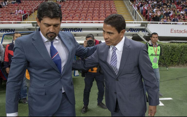 Cardozo y Sosa se saludan previo al partido. Para el estratega de San Luis está claro: a la Copa le conviene un Clásico en octavos de final. MEXSPORT/E. Quintana