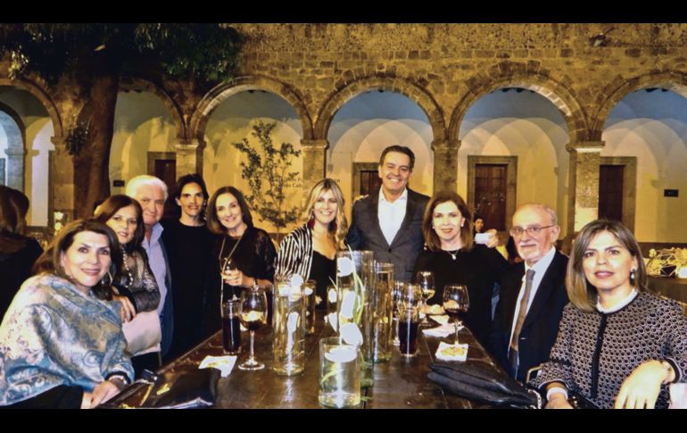 Grupo entusiasta, amantes de la filantropía.