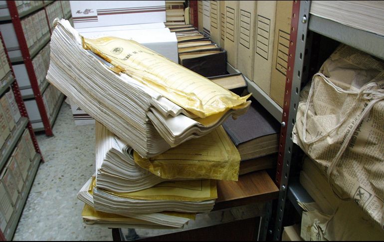 Por la cantidad de expedientes, el Presidente llamó a los jóvenes interesados en el manejo de archivos a colaborar en la tarea mediante el programa 