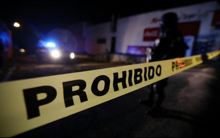 De acuerdo con los testimonios recabados en el lugar, civiles armados dispararon contra el vehículo causando la muerte del hombre y alcanzando también a la oficial de policía. EFE / ARCHIVO