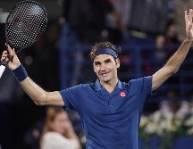 A sus 37 años, Federer busca convertirse en apenas el segundo varón en la era profesional con 100 títulos en el circuito de la ATP. Se uniría a Jimmy Connors, quien ganó 109. REUTERS / A. Jadallah