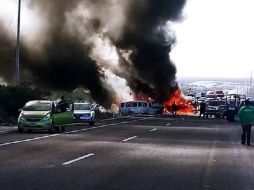 Luego de la colisión, se registró un incendio en la zona. ESPECIAL