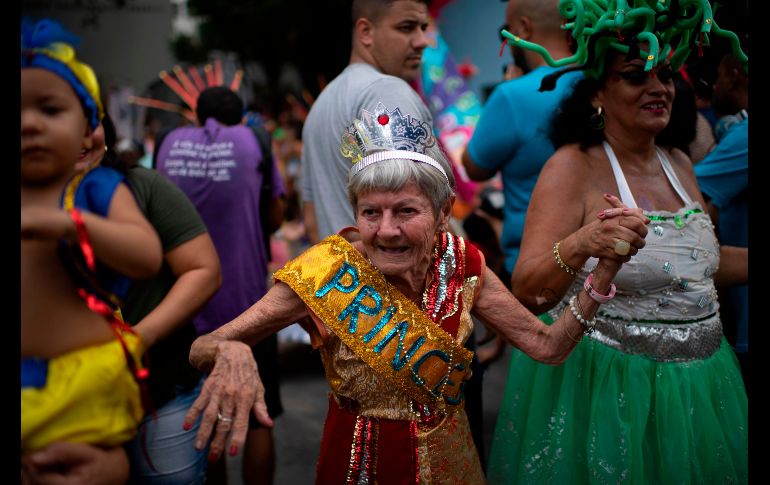 Este viernes comienza oficialmente el carnaval en Río de Janeiro, Brasil. Autoridades esperan a unos siete millones de personas en la majestuosa fiesta de cuatro días. AFP / M. Pimentel