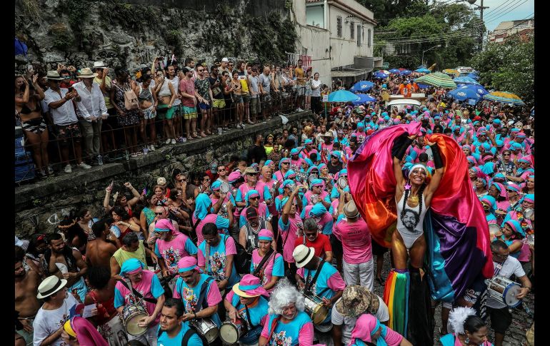 Este viernes comienza oficialmente el carnaval en Río de Janeiro, Brasil. Autoridades esperan a unos siete millones de personas en la majestuosa fiesta de cuatro días. EFE / A Lacerda