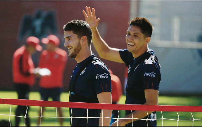 Hiram Mier (izquierda) considera que Chivas está para ganarle al Monterrey. @CHIVAS