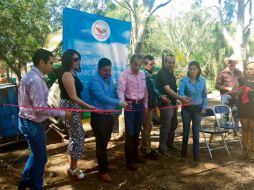 Agricultores y autoridades cortan el listón de inicio de actividades. ESPECIAL