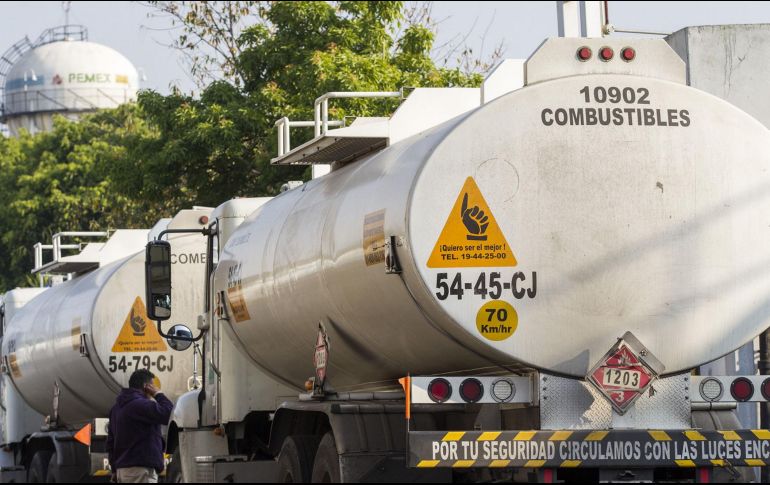 La Policía Federal recibió una denuncia en la que se señalaba que a una empresa de gas ubicada en la carretera El Grullo, Ciudad Guzmán, llegaban tanques, tipo pipa, en los que se almacenaba hidrocarburo.