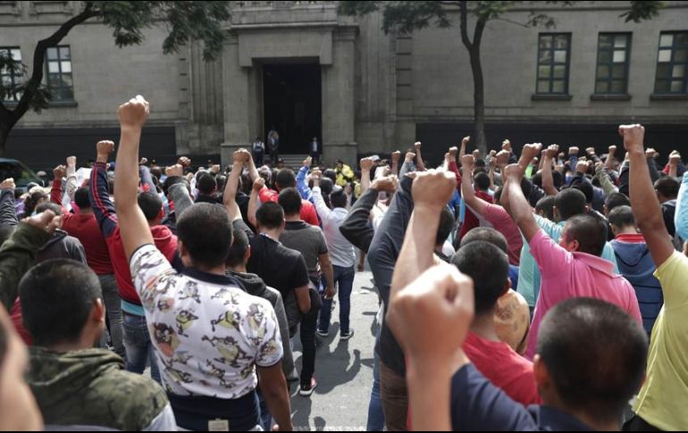 Pese al llamado del Ejecutivo, los miembros del plantón dijeron que no se iban a quitar hasta que obtuvieran una respuesta favorable a sus demandas. SUN / ARCHIVO