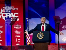 Trump arremete contra el socialismo en discurso ante conservadores