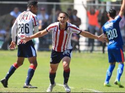 La anotación de Hernández salvó lo quepudo haber sido un fiasco rojiblanco. INTERNET/www.chivasdecorazon.com.mx