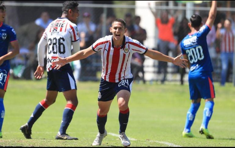 La anotación de Hernández salvó lo quepudo haber sido un fiasco rojiblanco. INTERNET/www.chivasdecorazon.com.mx