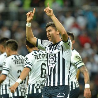 Zaldívar juega de inicio con Rayados ante Chivas