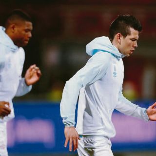 Lozano fue titular en victoria del PSV