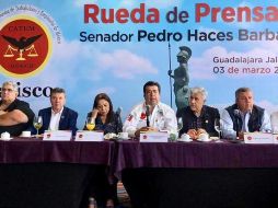 En el acto estuvieron presentes otros senadores de Morena. TWITTER / @PedrohacesO