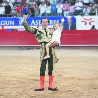 Triunfo y despedida de "El Conde"