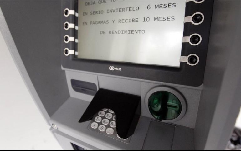 Un cajero automático de Bancomer comenzó a expulsar billetes de 500 pesos en los momentos en que un derechohabiente realizaba una operación en otra de las máquinas. EL INFORMADOR / ARCHIVO