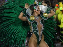 Desfiles sacuden el sambódromo en carnaval de Río