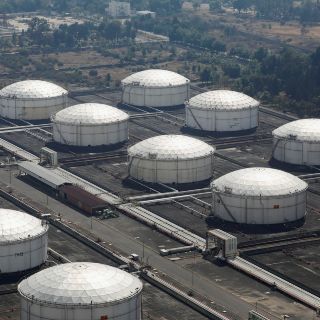 Standard and Poor's baja a negativa la perspectiva de Pemex