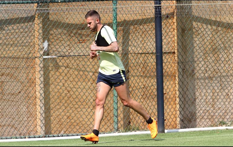 El futbolista del América dejó ver su compromiso por ganarlo todo ahora en adelante. SUN/ARCHIVO