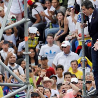 Iván Duque celebra el regreso de Guaidó a Venezuela