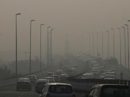 La toxicidad del aire está provocada por las emisiones de autos e industrias, el polvo procedente de construcciones y el humo generado por la quema de basura y de residuos de cosechas. REUTERS / ARCHIVO