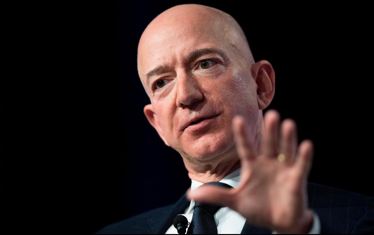 Bezos, que lidera la lista por segundo año consecutivo, aumentó su ganancia en casi 20 mil millones, desde los cerca de 112 mil millones con los que contaba el año pasado. AFP/ ARCHIVO