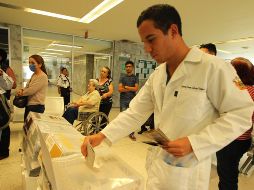 Los elegidos realizarán sus estudios en 24 clínicas, hospitales y el Centro Médico Nacional 