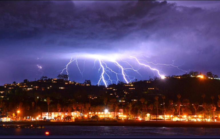En enero de 2018, las lluvias arrastraron los escombros que dejó el incendio Thomas, provocando torrentes que destruyeron o dañaron cientos de instalaciones en Montecito, dejando 21 muertos y dos desaparecidos. AP/ M. Eliason