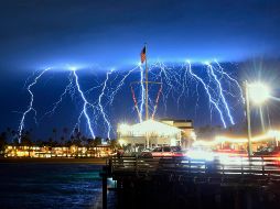 Registran casi mil 500 rayos en cinco minutos en California