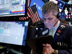 El Dow Jones cerró hoy con una pérdida de 133.17 puntos. AP/R. Drew