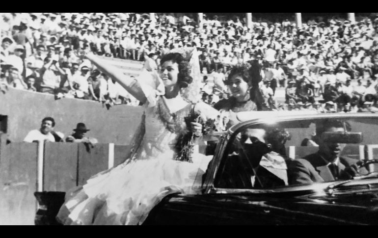 Guapas reinas en la Plaza de Toros Progreso.