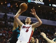 Kelly Olynyk (#9) fue el mejor anotador del Heat, que se pelea uno de los últimos puestos de Playoffs en el Este. REUTERS / J. Brevard