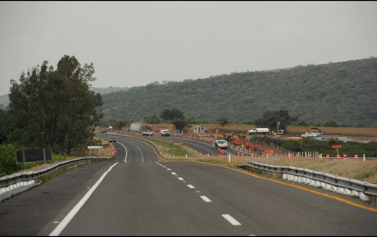 La red de carreteras de Jalisco está integrada por cuatro mil 420 kilómetros de competencia estatal, dos mil 196 kilómetros federales y 599 kilómetros de autopistas (cuota). EL INFORMADOR/Archivo