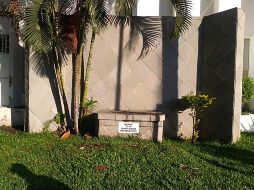 En el lugar sólo quedaron rastros de tierra y la base donde yacía la estatua de Henry Dunant. ESPECIAL/