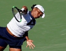 Venus Williams, de Estados Unidos, en acción ante Andrea Petkovic, de Alemania, durante el Abierto de Indian Wells. EFE/L. Smith