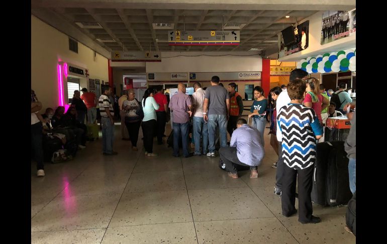 Viajeros en el aeropuerto en Barquisimeto.