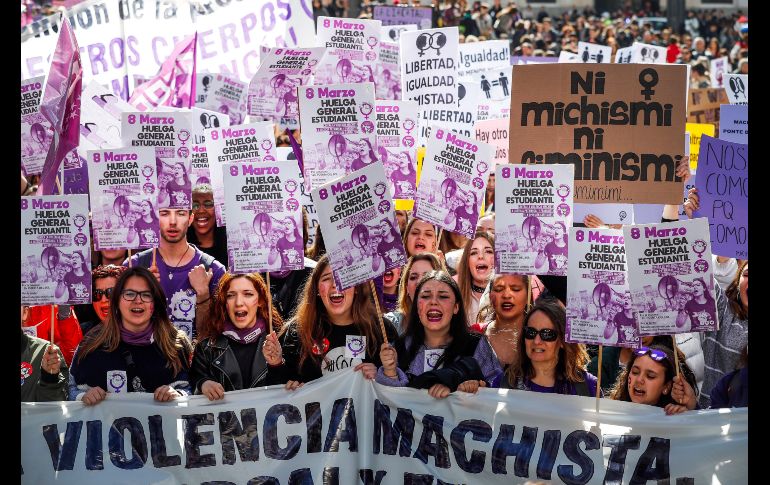 Una concentración del Sindicato de Estudiantes en la Puerta del Sol de Madrid, España, dentro de la huelga estudiantil-feminista convocada con motivo del Día de la Mujer. EFE/E. Naranjo