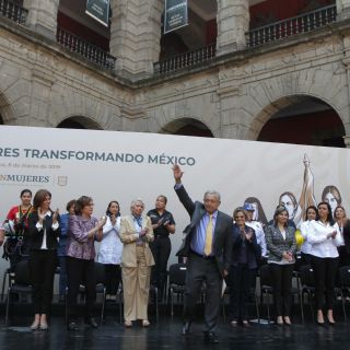 Mujeres, fundamentales para vida pública de México: López Obrador